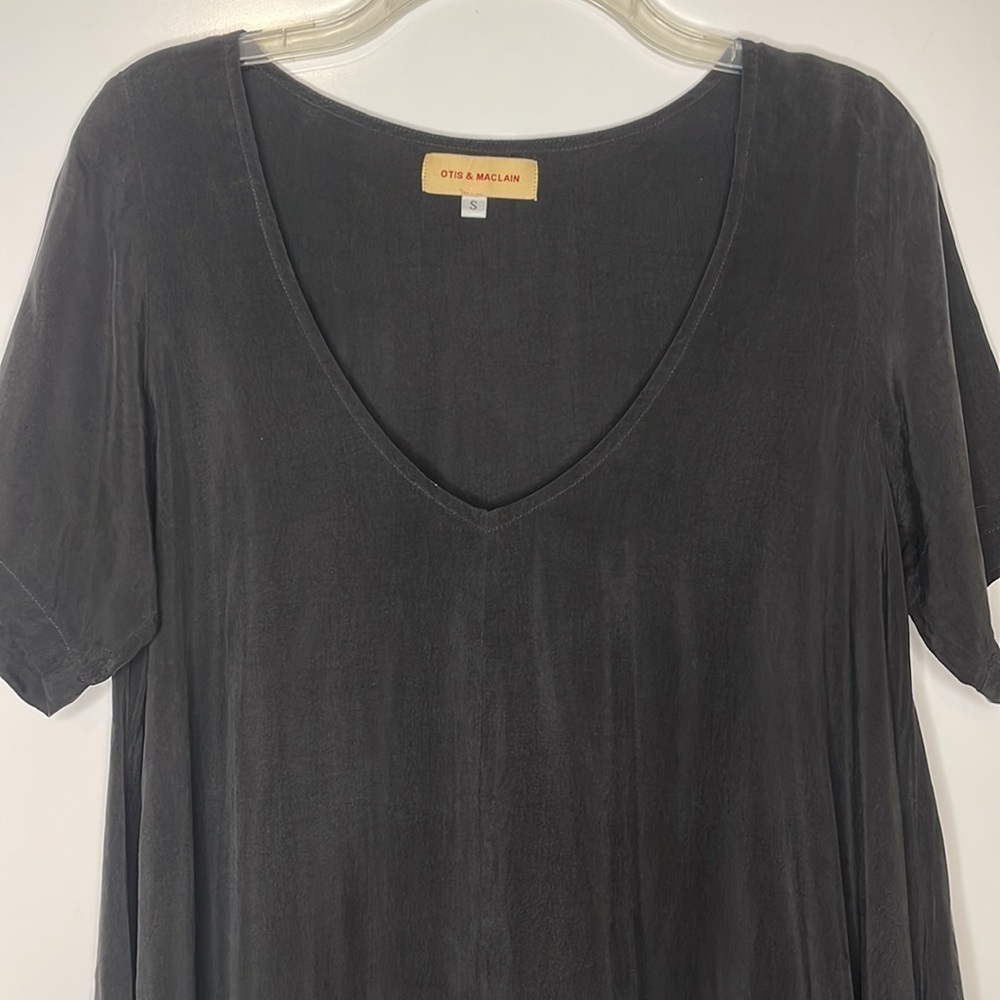 Otis & MacLaine Black Silk Short Sleeve Swing Top Sz S - Picture 2 of 6
